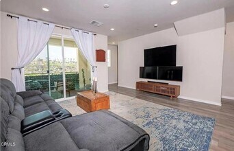 799 Highline Way in Upland, CA - Building Photo - Building Photo