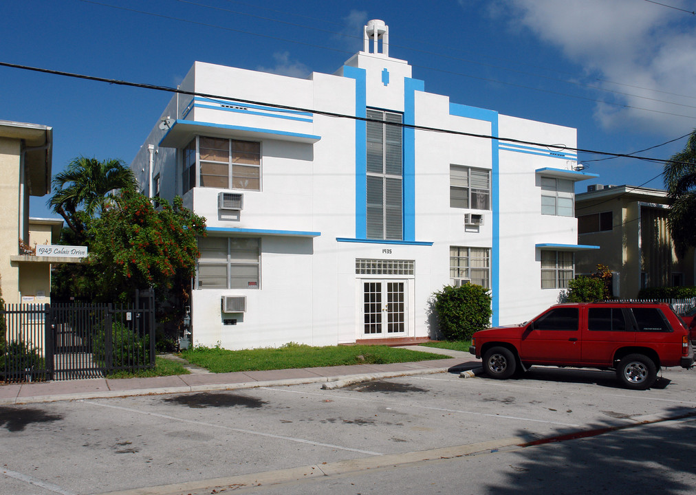 1935 Calais Dr in Miami Beach, FL - Building Photo