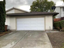 1715 Magnolia Way in Antioch, CA - Building Photo