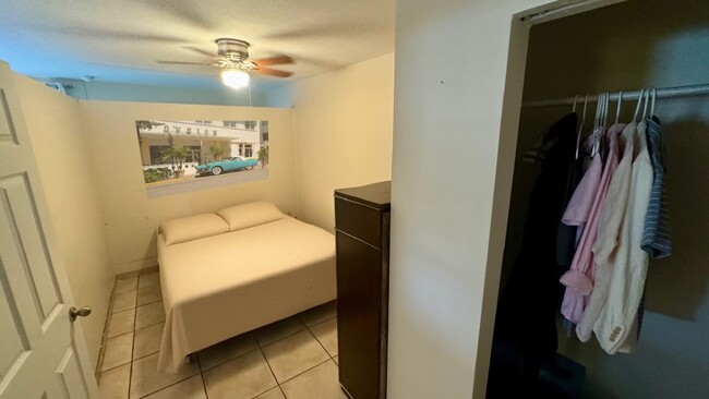 1720 NE 56th St, Unit 4 in Fort Lauderdale, FL - Foto de edificio - Building Photo