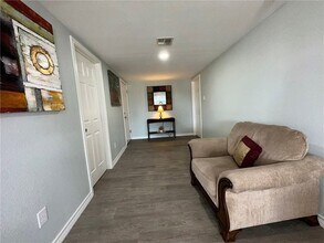 201 Volpe Cir in Gregory, TX - Foto de edificio - Building Photo