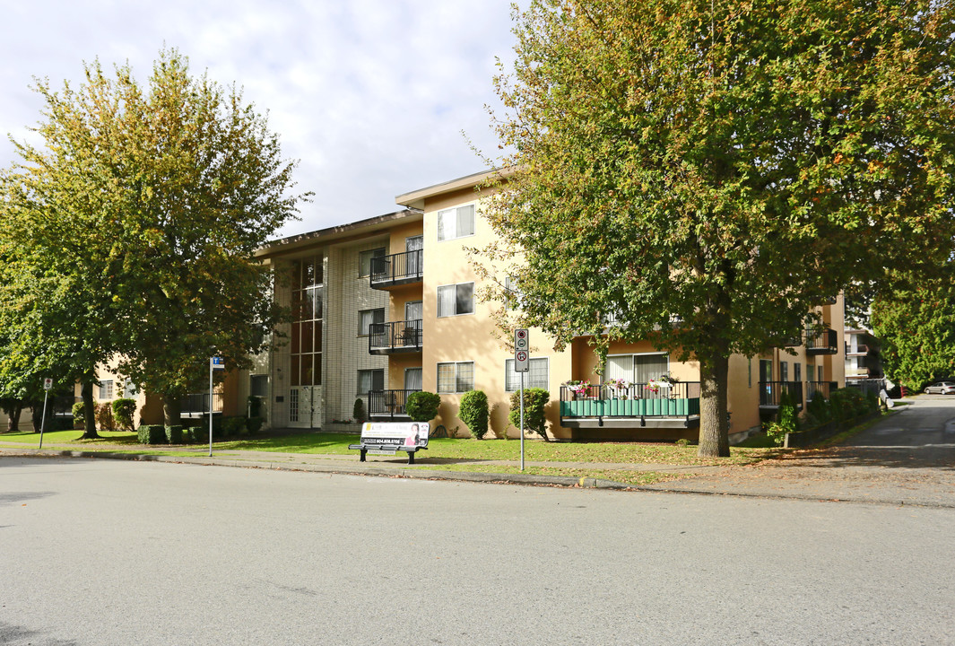 Sherwood Apartments in Burnaby, BC - Building Photo