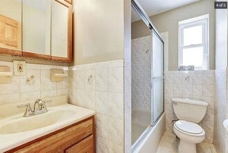 165 Vroom St, Unit 311 in Jersey City, NJ - Foto de edificio - Building Photo