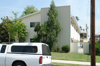 1040 Elm Ave in Glendale, CA - Building Photo - Building Photo