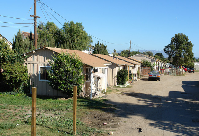 3602 Santa Clara Ave in Oxnard, CA - Foto de edificio - Building Photo