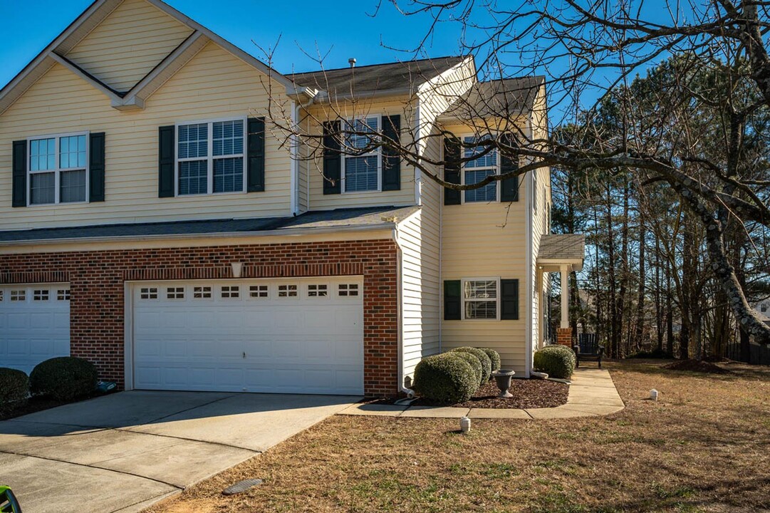 201 Cline Falls Dr in Holly Springs, NC - Foto de edificio