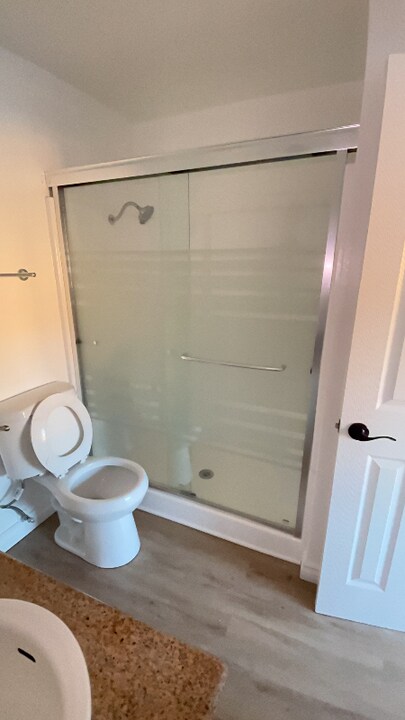 1670 W Broadway in Anaheim, CA - Building Photo