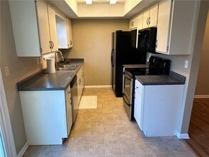 332 W Nightingale Cir in Fayetteville, AR - Building Photo - Building Photo