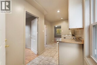 989 Lincoln Rd in Windsor, ON - Foto de edificio - Building Photo