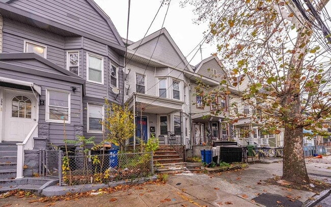 294 Ege Ave in Jersey City, NJ - Foto de edificio - Building Photo