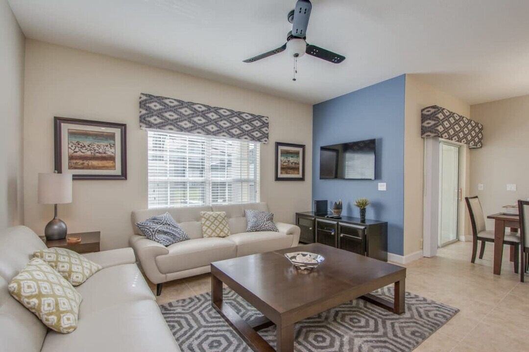4853 Clock Tower Dr in Kissimmee, FL - Building Photo