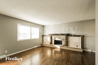 9436 Craig Dr in Overland Park, KS - Foto de edificio - Building Photo