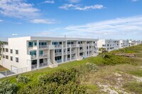 THE BREAKERS in Melbourne Beach, FL - Foto de edificio - Building Photo