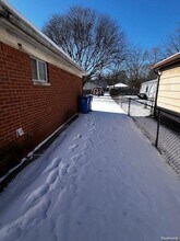 5626 Merrick St in Dearborn Heights, MI - Building Photo - Building Photo