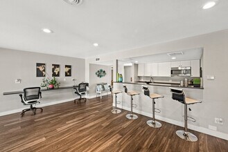 Laredo House Apartments in Aurora, CO - Building Photo - Building Photo