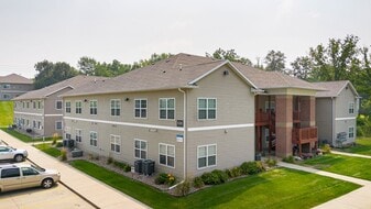 Riverwood in Pleasant Hill, IA - Building Photo