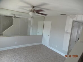 1325 Greendale Ave in Fort Walton Beach, FL - Foto de edificio - Building Photo