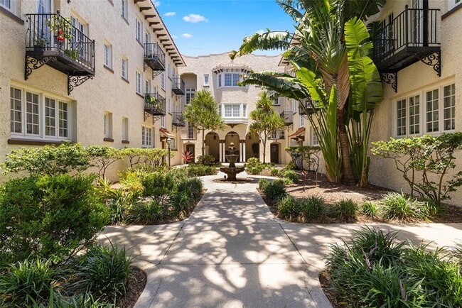 2117 W Dekle Ave in Tampa, FL - Building Photo - Building Photo