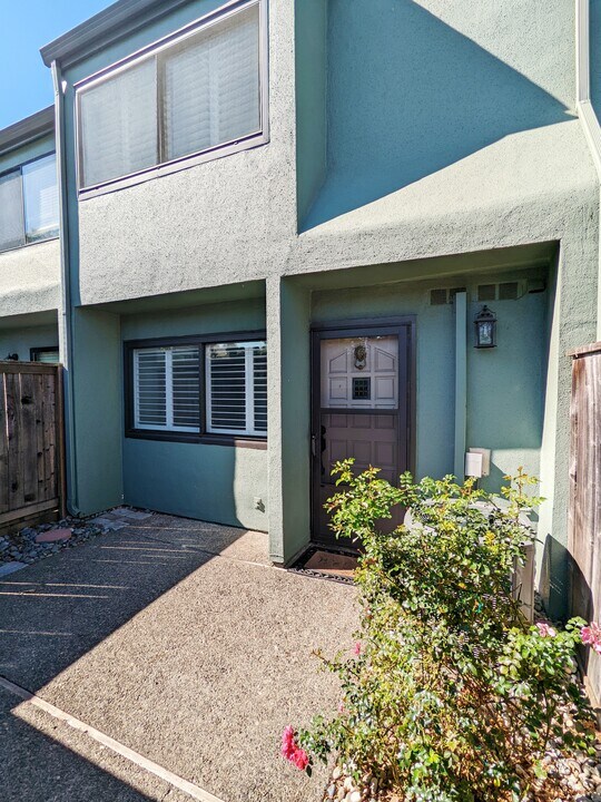 3520 Shelter Creek Dr in Napa, CA - Building Photo