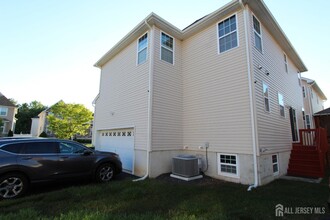 404 Morning Glory Dr in Monroe Township, NJ - Building Photo - Building Photo