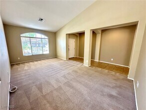 8686 Bolton Ct in Las Vegas, NV - Building Photo - Building Photo