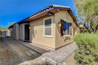 2104 LeatherBridge Ct in North Las Vegas, NV - Building Photo - Building Photo