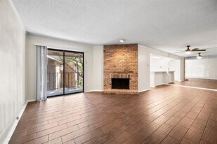 15221 Berry Trail in Dallas, TX - Building Photo