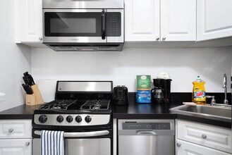 317 E 75th St in New York, NY - Building Photo - Building Photo