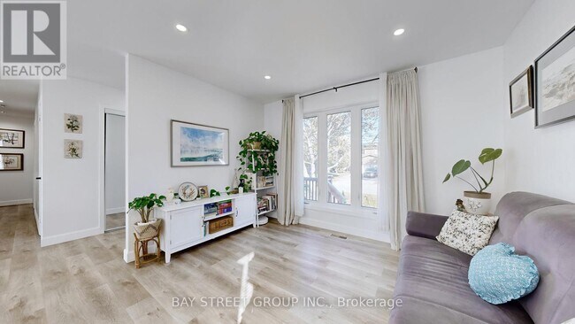 142 Patterson Rd in Barrie, ON - Building Photo - Building Photo