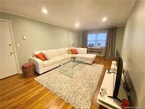 409 Glenbrook Rd in Stamford, CT - Building Photo - Building Photo