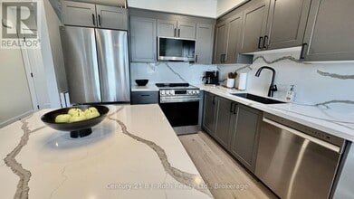 11 Tree Tops Ln in Huntsville, ON - Building Photo - Building Photo