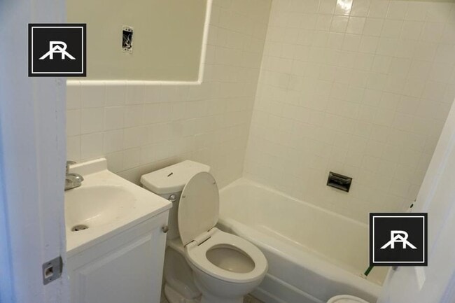 1210 Commonwealth Ave in Boston, MA - Building Photo - Building Photo