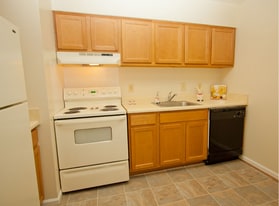 Independence Square in Portsmouth, VA - Building Photo