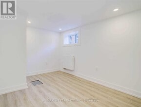 129 Curzon St in Toronto, ON - Building Photo - Building Photo