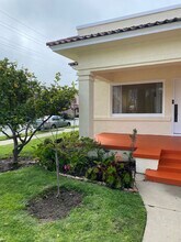 301 Grand Ave in Long Beach, CA - Foto de edificio - Building Photo