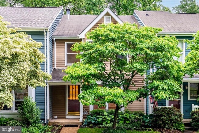 1516 Poplar Grove Dr in Reston, VA - Building Photo - Building Photo