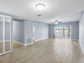 183 Lake Carol Dr in West Palm Beach, FL - Building Photo