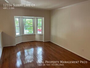 12334 Sleepy Lake Ct in Fairfax, VA - Building Photo - Building Photo