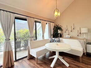 532 1/2 Via De La Valle in Solana Beach, CA - Building Photo - Building Photo