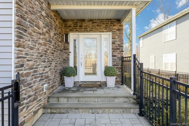 766 Mamaroneck Ave in White Plains, NY - Building Photo - Building Photo