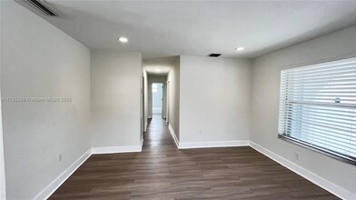 1807 NW 33rd St in Miami, FL - Building Photo - Building Photo
