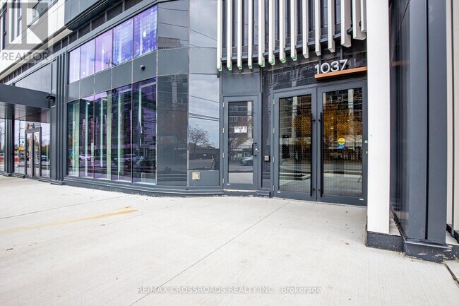 1037 The Queensway in Toronto, ON - Building Photo - Building Photo