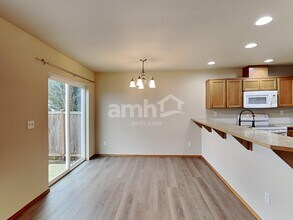 16617 53rd Ave Ct E in Tacoma, WA - Foto de edificio - Building Photo