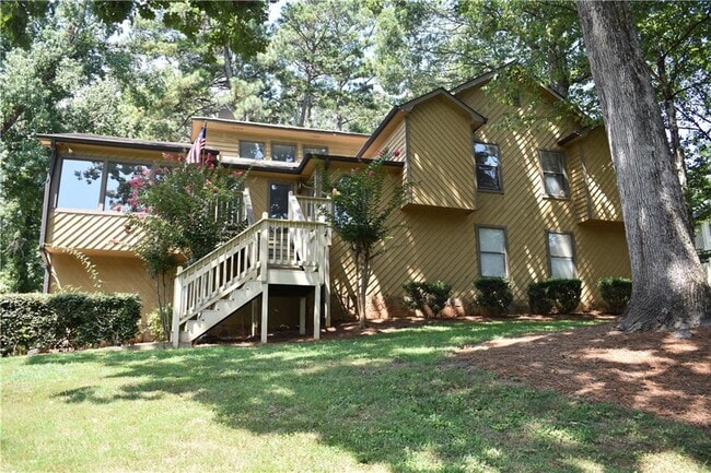property at 2811 Pine Cone Ln