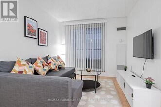 250 Wellington St W in Toronto, ON - Building Photo - Building Photo