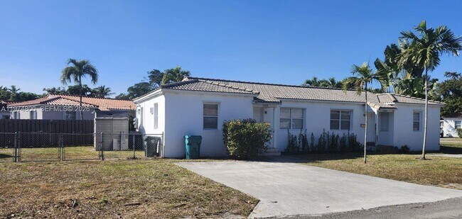 11220 NE 11th Pl in Biscayne Park, FL - Building Photo - Building Photo