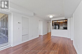 181 Village Green Square in Toronto, ON - Building Photo - Building Photo