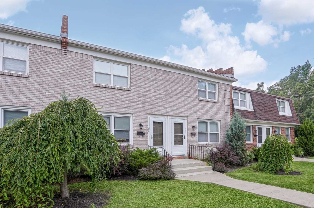 Creekside Apartments in Amherst, NY - Foto de edificio