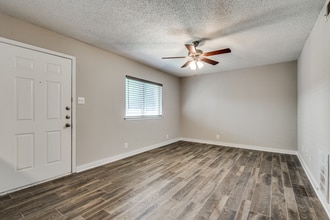 Residences at the Union in Denton, TX - Foto de edificio - Building Photo