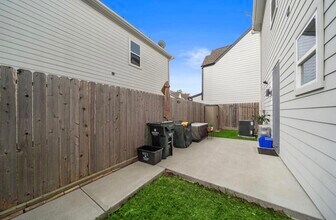 1257 W Tidwell Rd in Houston, TX - Building Photo - Building Photo